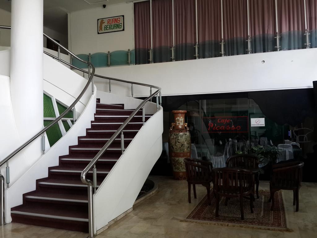Reddoorz Plus Near Kebayoran Baru Blok S Jakarta Eksteriør billede
