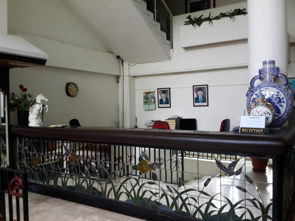 Reddoorz Plus Near Kebayoran Baru Blok S Jakarta Eksteriør billede