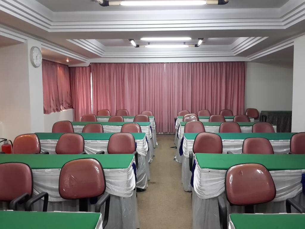 Reddoorz Plus Near Kebayoran Baru Blok S Jakarta Eksteriør billede